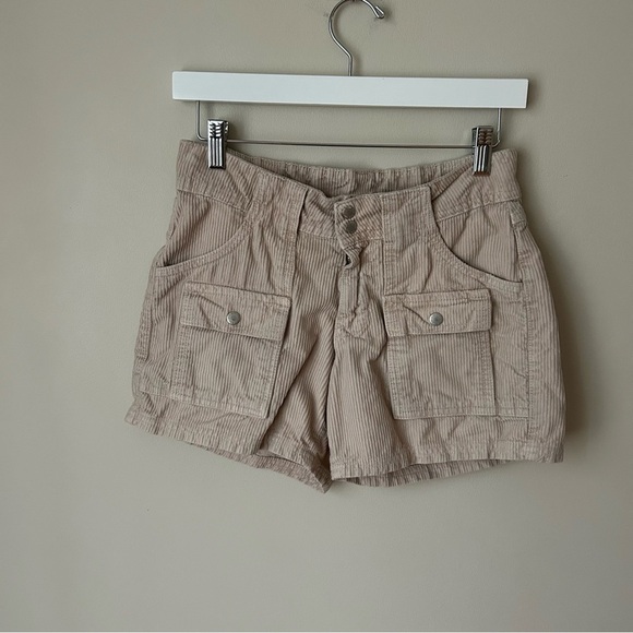 Urban Outfitters BDG Tan Cream Ivory Beige Corduroy Cargo Shorts Women’s Size 4 - Picture 2 of 7